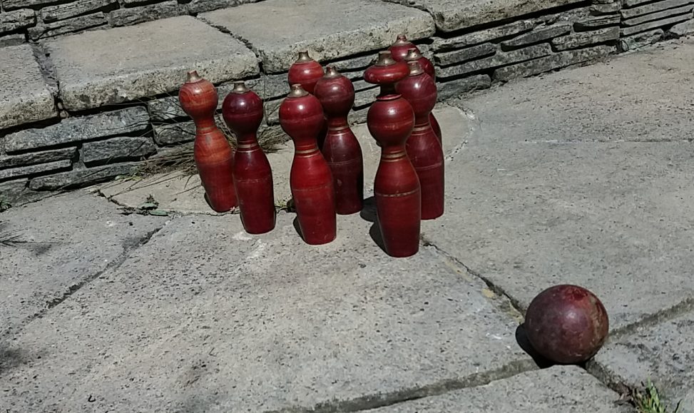 Skittles hire Southampton Hampshire Garden Games