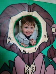 head through the hole jungle design photo board